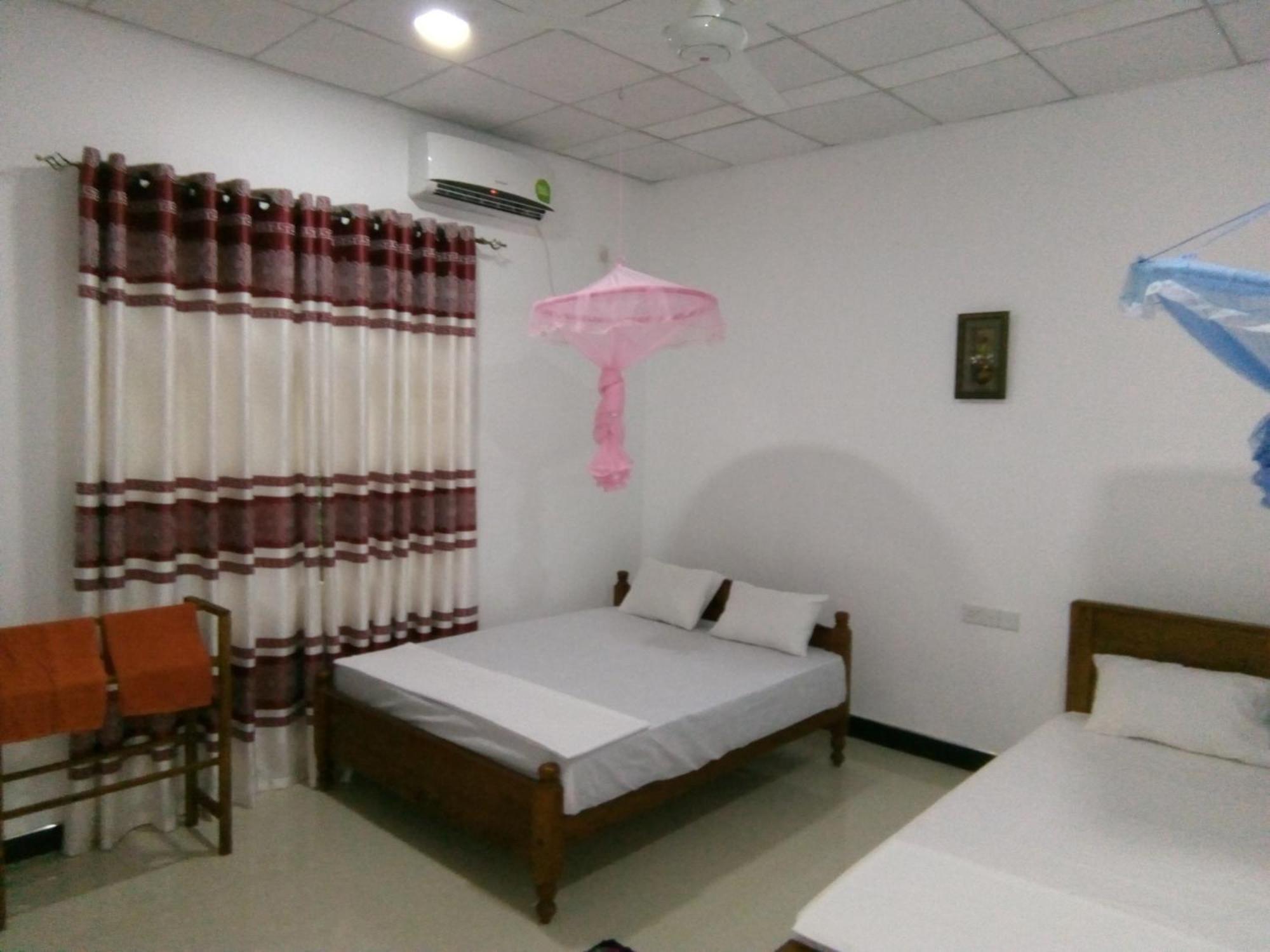 Siyapath Holiday Resort โปลอนนารูวา ภายนอก รูปภาพ