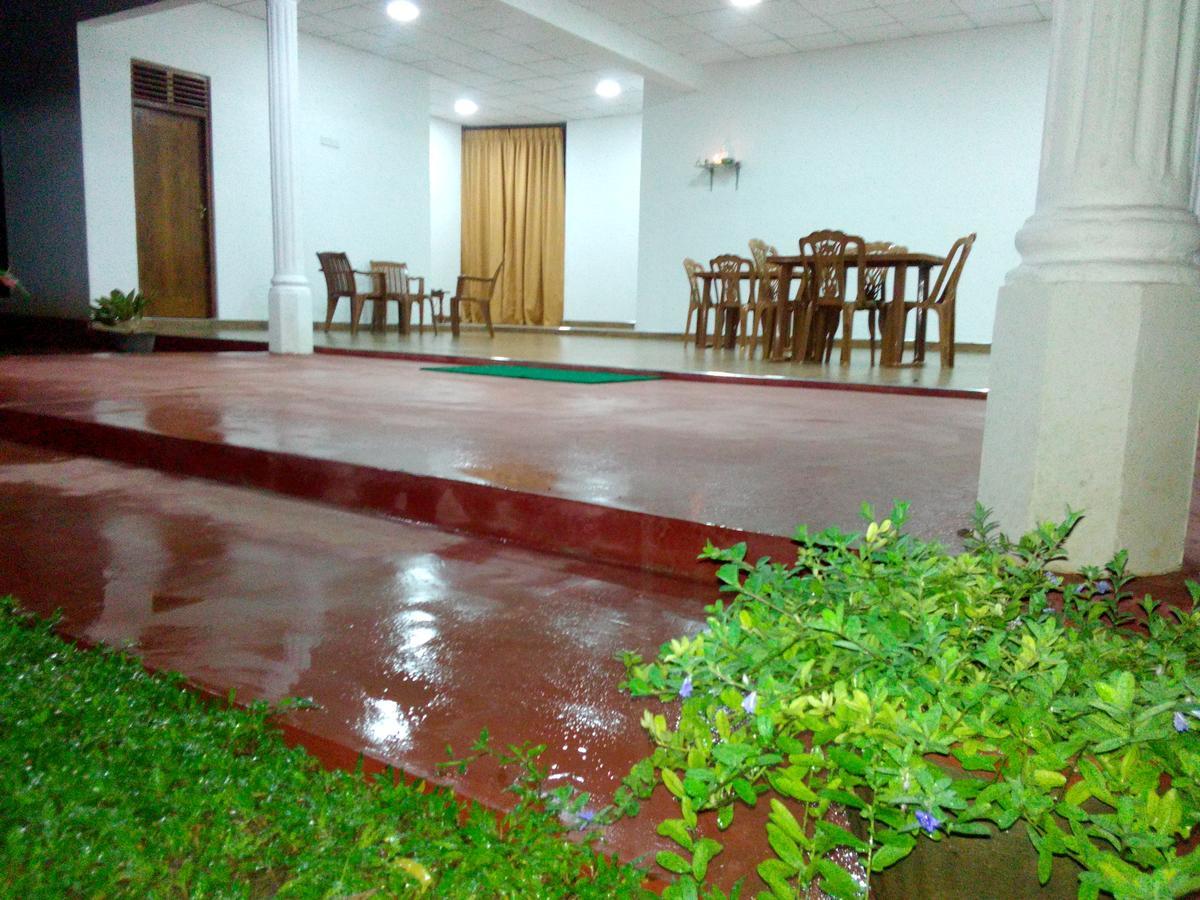 Siyapath Holiday Resort โปลอนนารูวา ภายนอก รูปภาพ