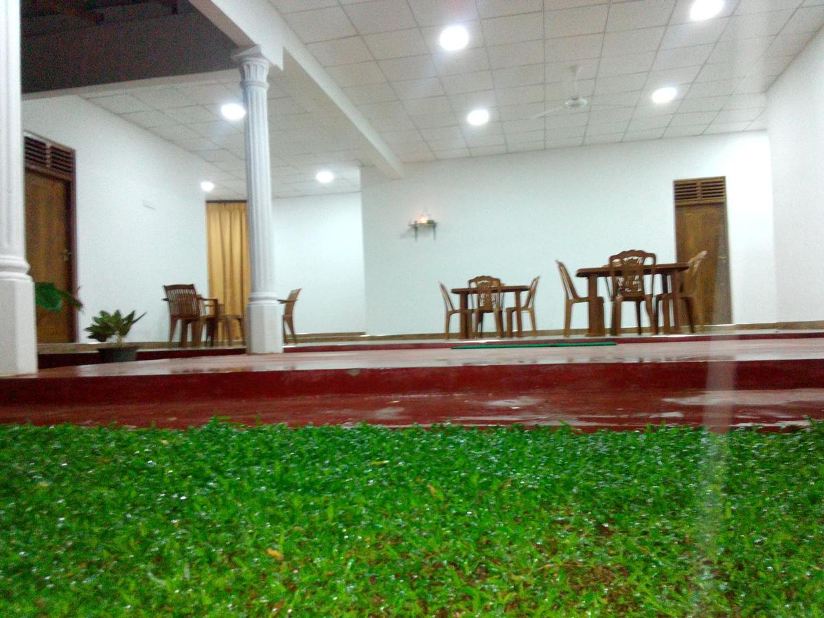 Siyapath Holiday Resort โปลอนนารูวา ภายนอก รูปภาพ