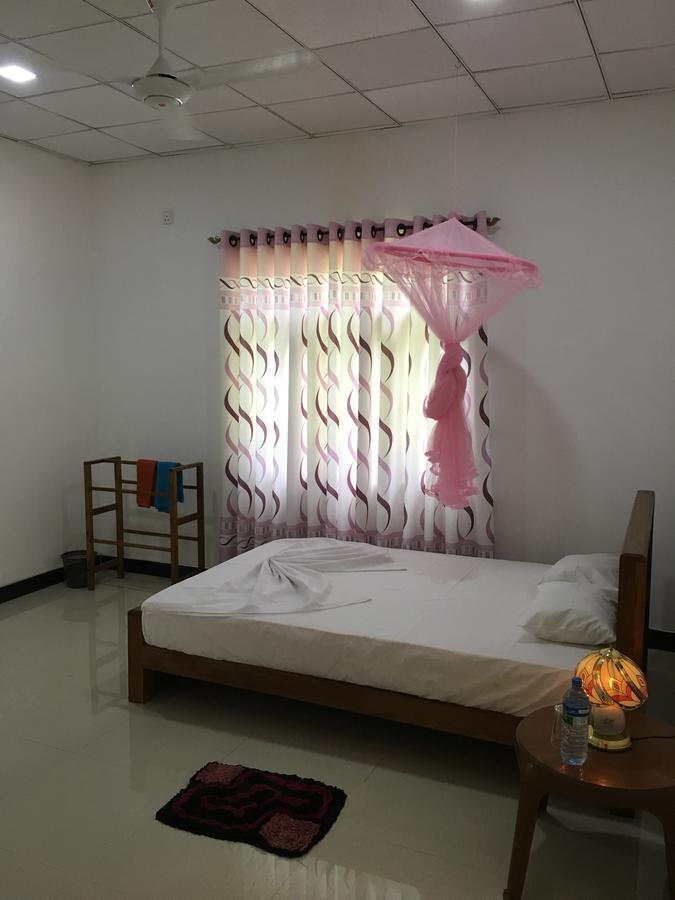 Siyapath Holiday Resort โปลอนนารูวา ภายนอก รูปภาพ