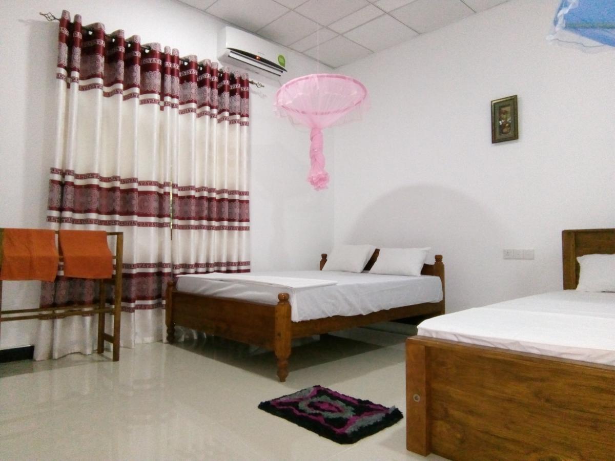 Siyapath Holiday Resort โปลอนนารูวา ภายนอก รูปภาพ