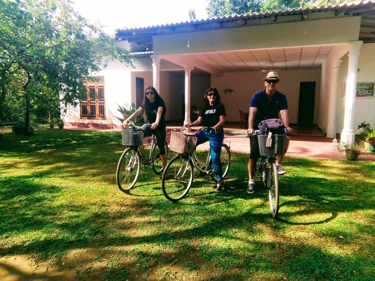 Siyapath Holiday Resort โปลอนนารูวา ภายนอก รูปภาพ