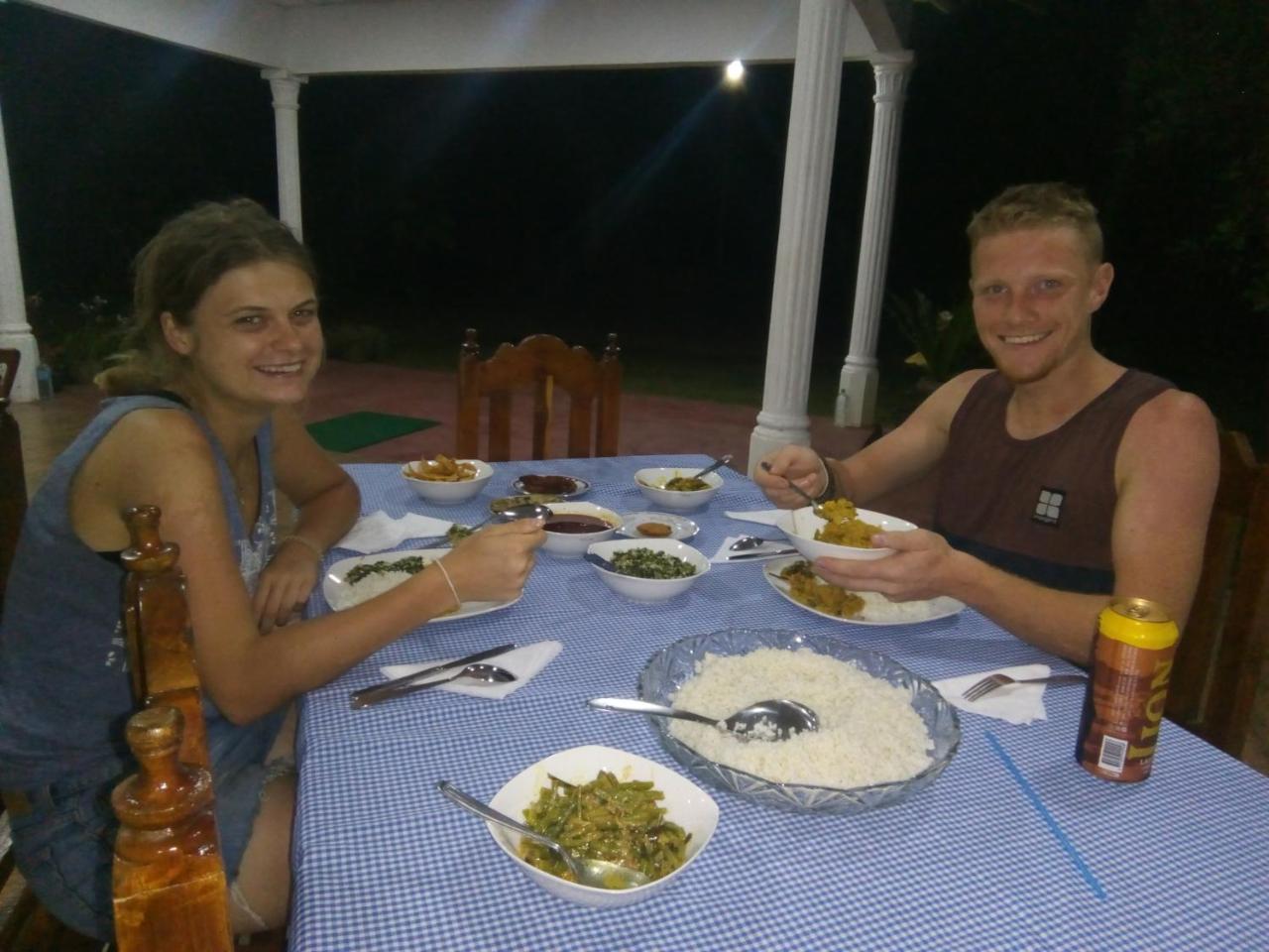 Siyapath Holiday Resort โปลอนนารูวา ภายนอก รูปภาพ